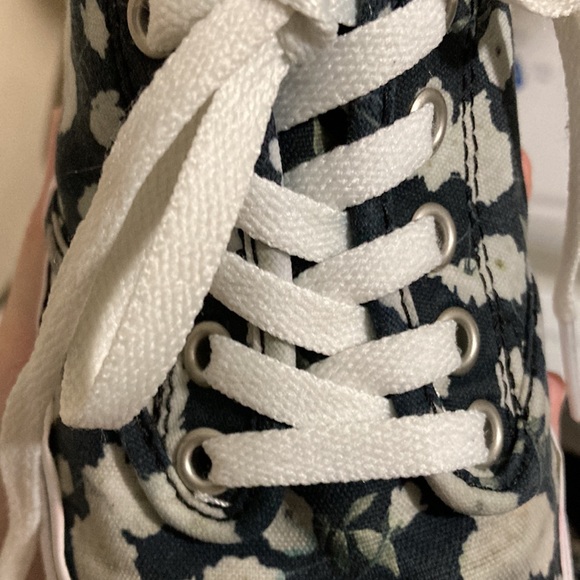 Sold 💌 Vans Sneakers - Picture 8 of 14